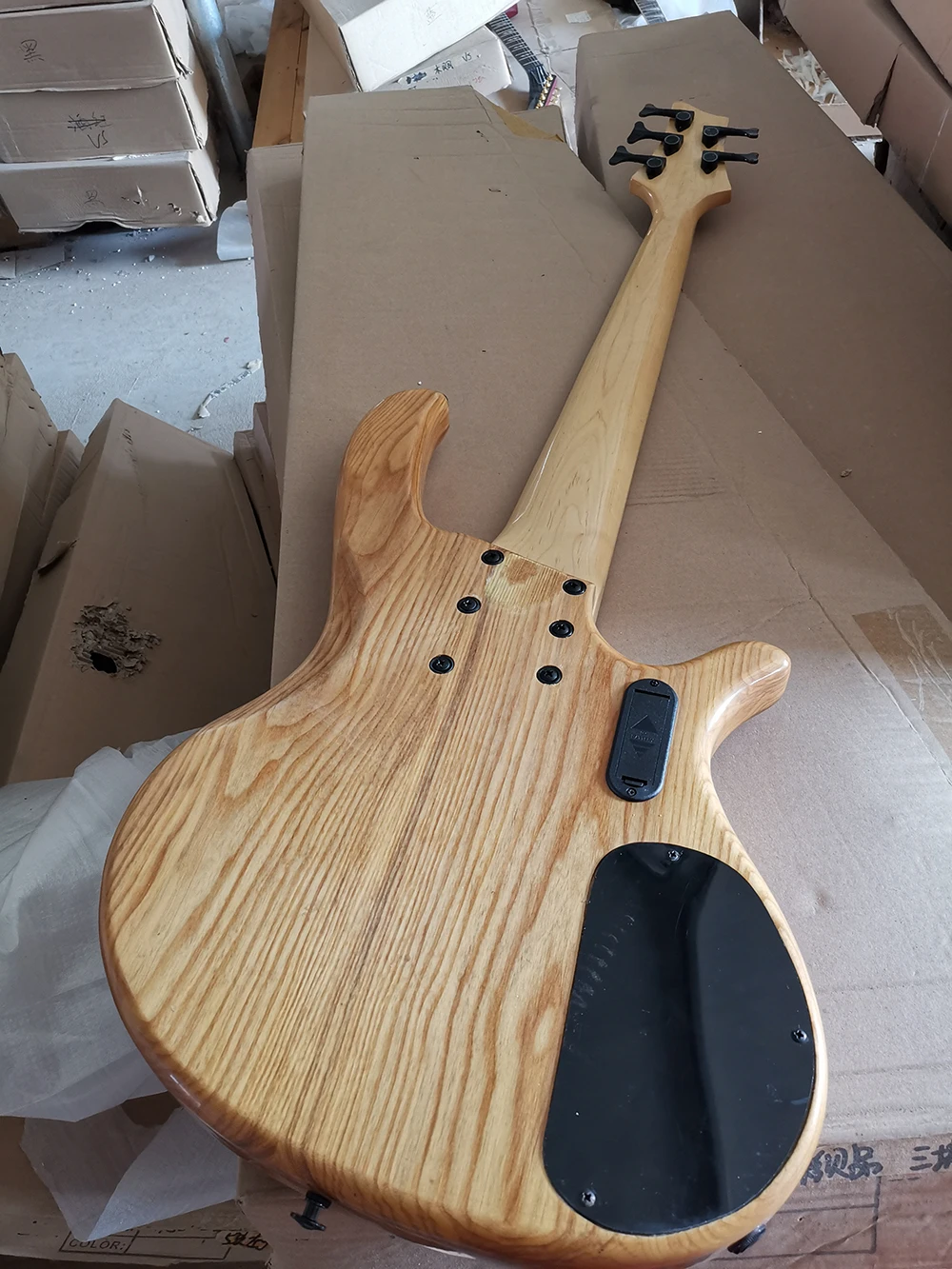 Left Handed 5 Strings Neck-thru-body Electric Bass Guitar with Bark Grain Veneer,Strings Distance 19 mm