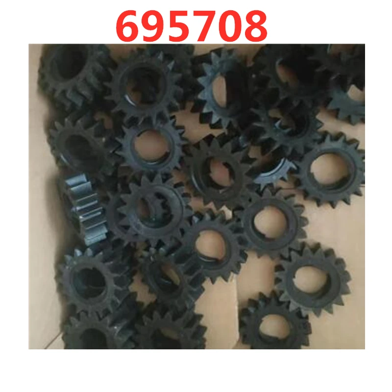 1pcs Engine motor gear 16 teeth plastic 695708 vertical shaft