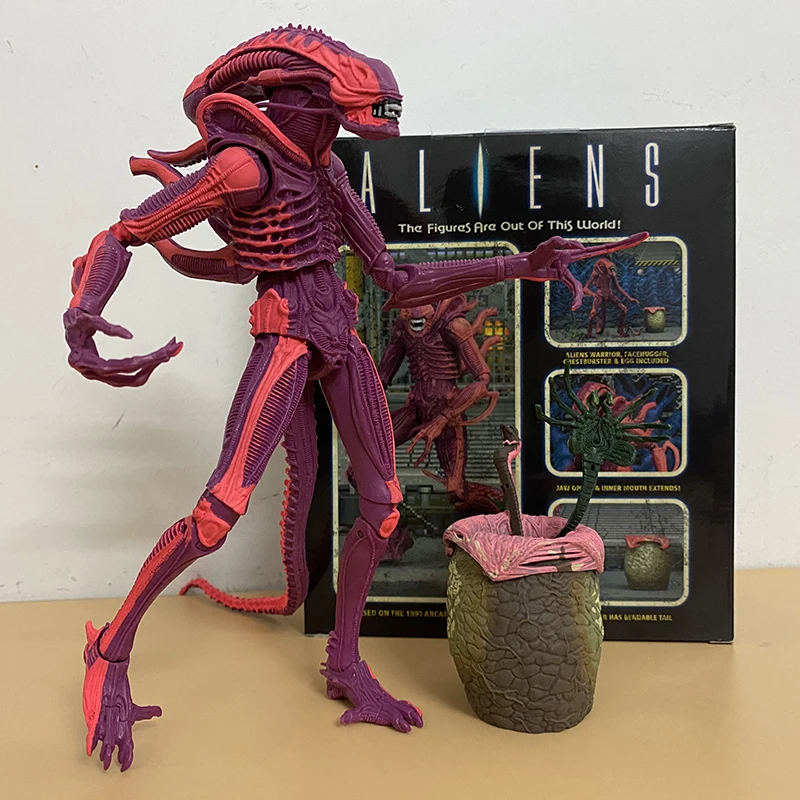 NECA AVP Aliens vs Predator Gold Kenner Leader Clan Chief Xenomorph Figure Jungle Hunter Predator Action Figure Horror Gift