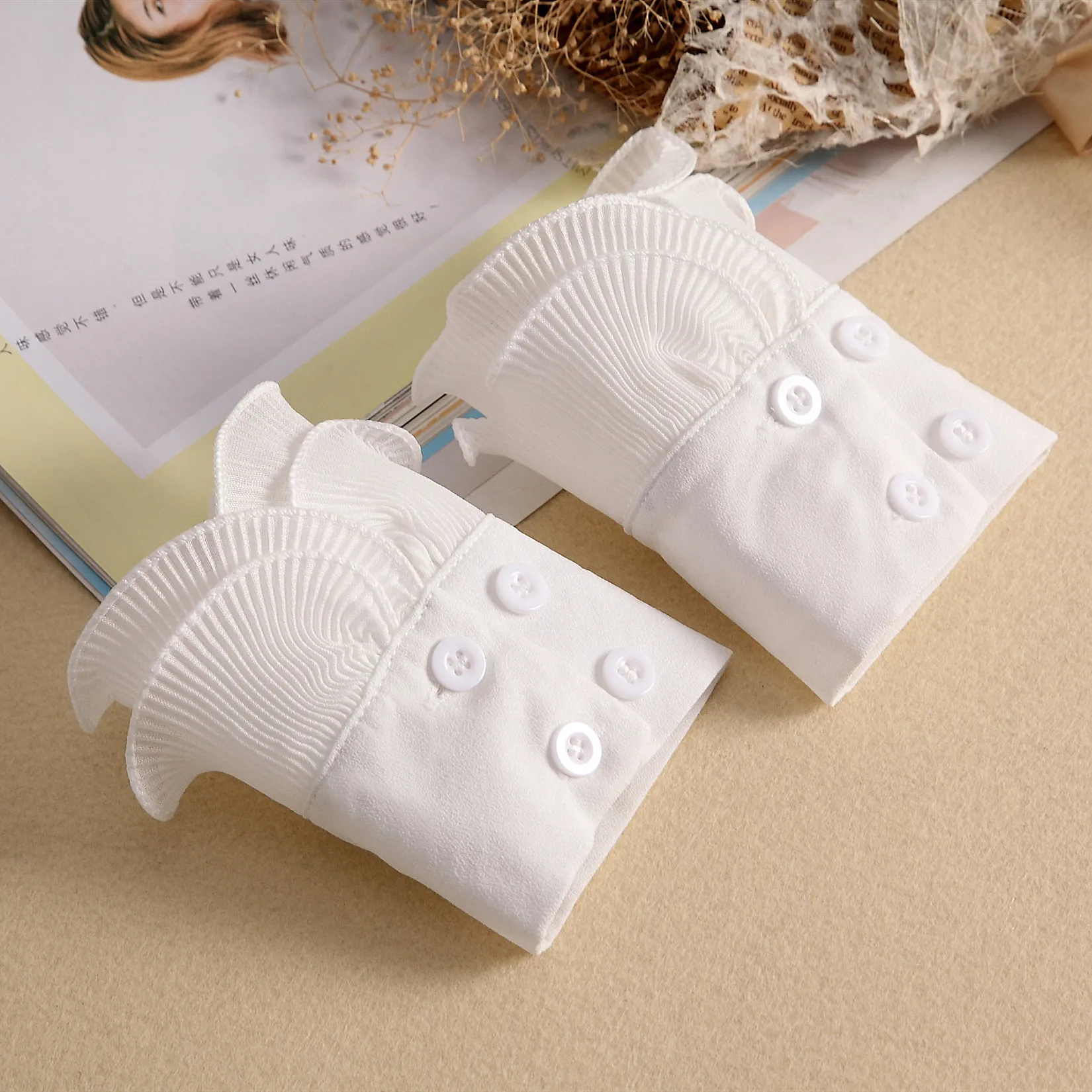 

Women Black White Detachable Sleeve Fake Cuffs Detachable Shirt Multi Layer Ruffles Solid Color False Cuffs Wristband Decorative