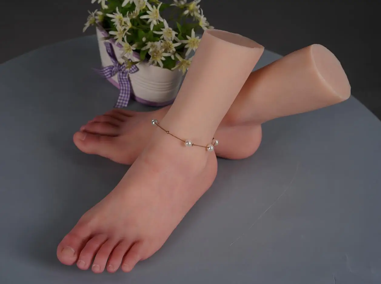 

High Simulation Silicone TPE Material Realistic Female Foot Model For Foot Art Finger Bendable Mannequin Display Jewelry Props