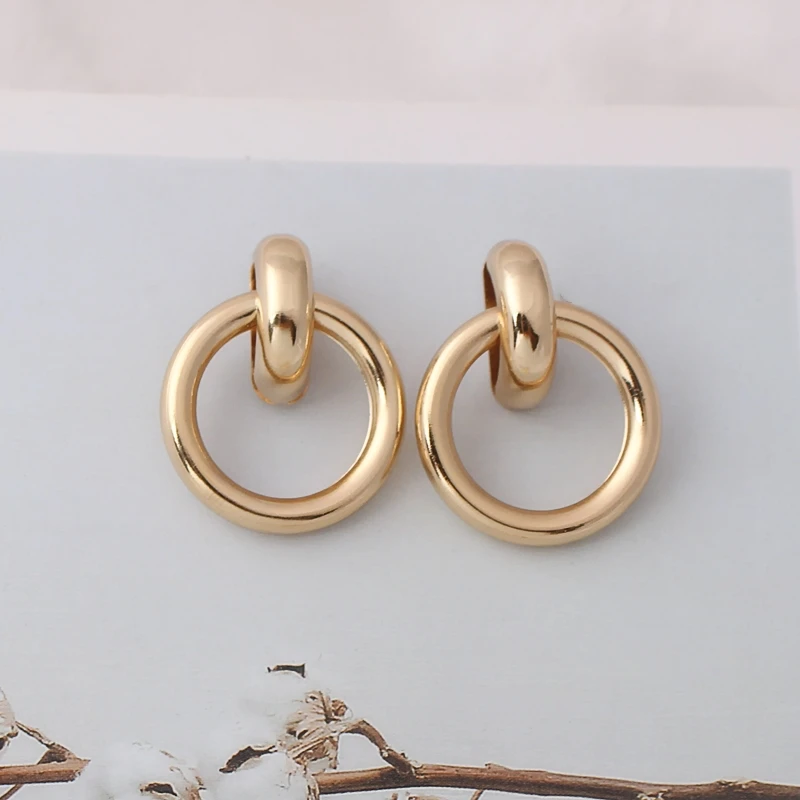 New Fashion Twisted Small Stud Earrings for Women Jewelry Hollow Geometry Round Circle Smooth Metal Exaggerated Oorbellen