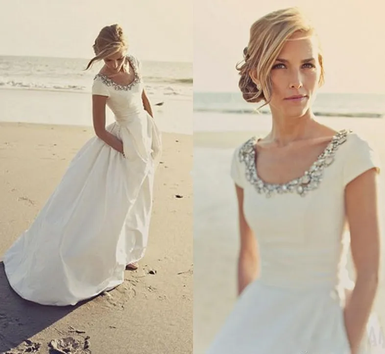 Moderne Hochzeit Kleider mit Taschen 2023 Kurzen Ärmeln Scoop Perlen Kristall Frühling Strand Brautkleider Robe De Mariage