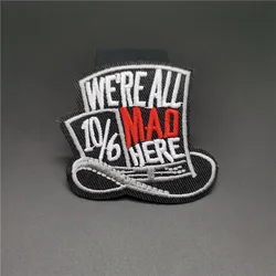 Siamo tutti matti qui dimensioni: 5x5.4cm fai da te ricamo Patch Applique vestiti ferro sulle toppe per abbigliamento cucito decorativo