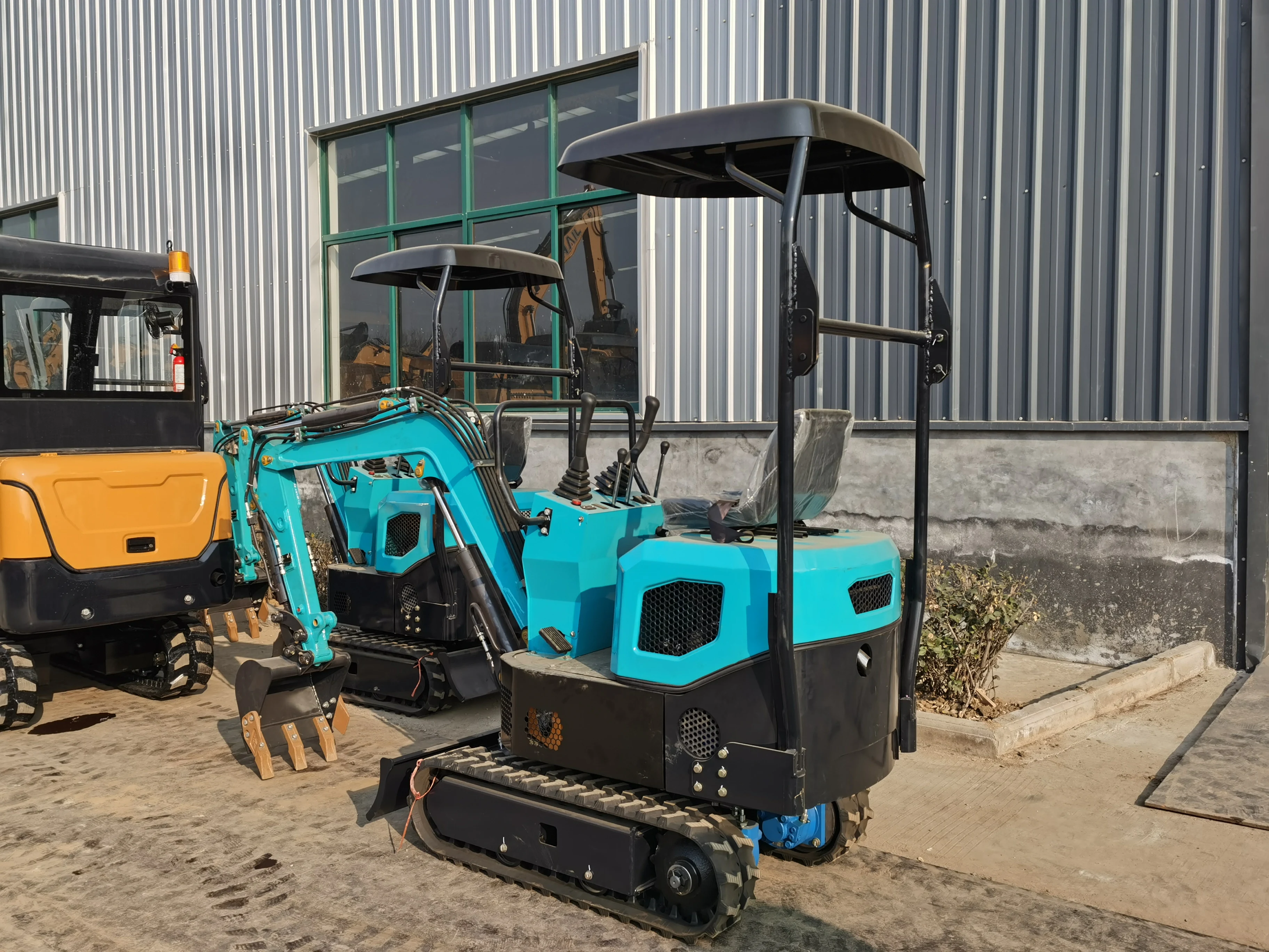 Hydraulic Crawler 1 Ton Mini Excavator  SYNBON Small Digging Machine SY601