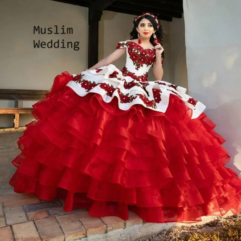 Wit En Rood Mexicaanse Quinceanera Jurk Met Tiered Rok Borduren Baljurk Corset Sweet 16 Jurk Extra Puffy Prom Dresses