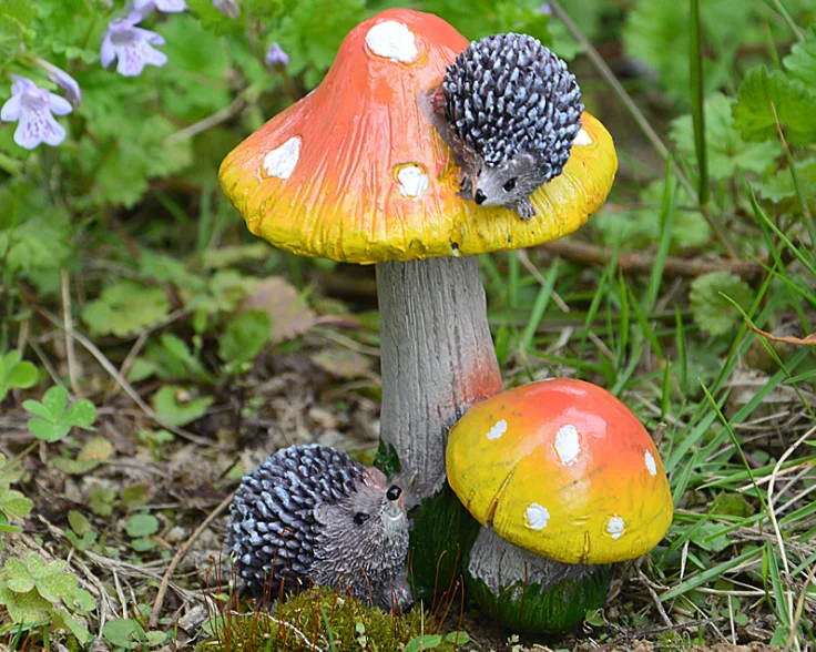 resin similation  frog snail hedgehog mushroom Miniature micro landscape DIY gardening bonsai sculpture garden decoration a0107