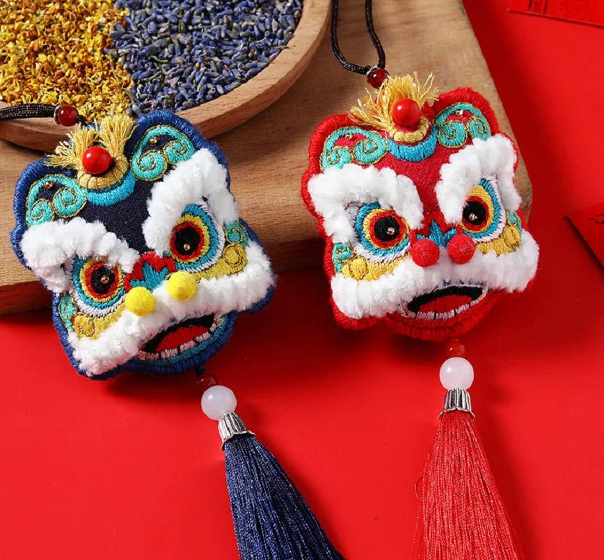 Embroidery Ping Fu diy handmade lion wake material bag self-embroidered amulet Ping An charm pendant to send boyfriend sachet