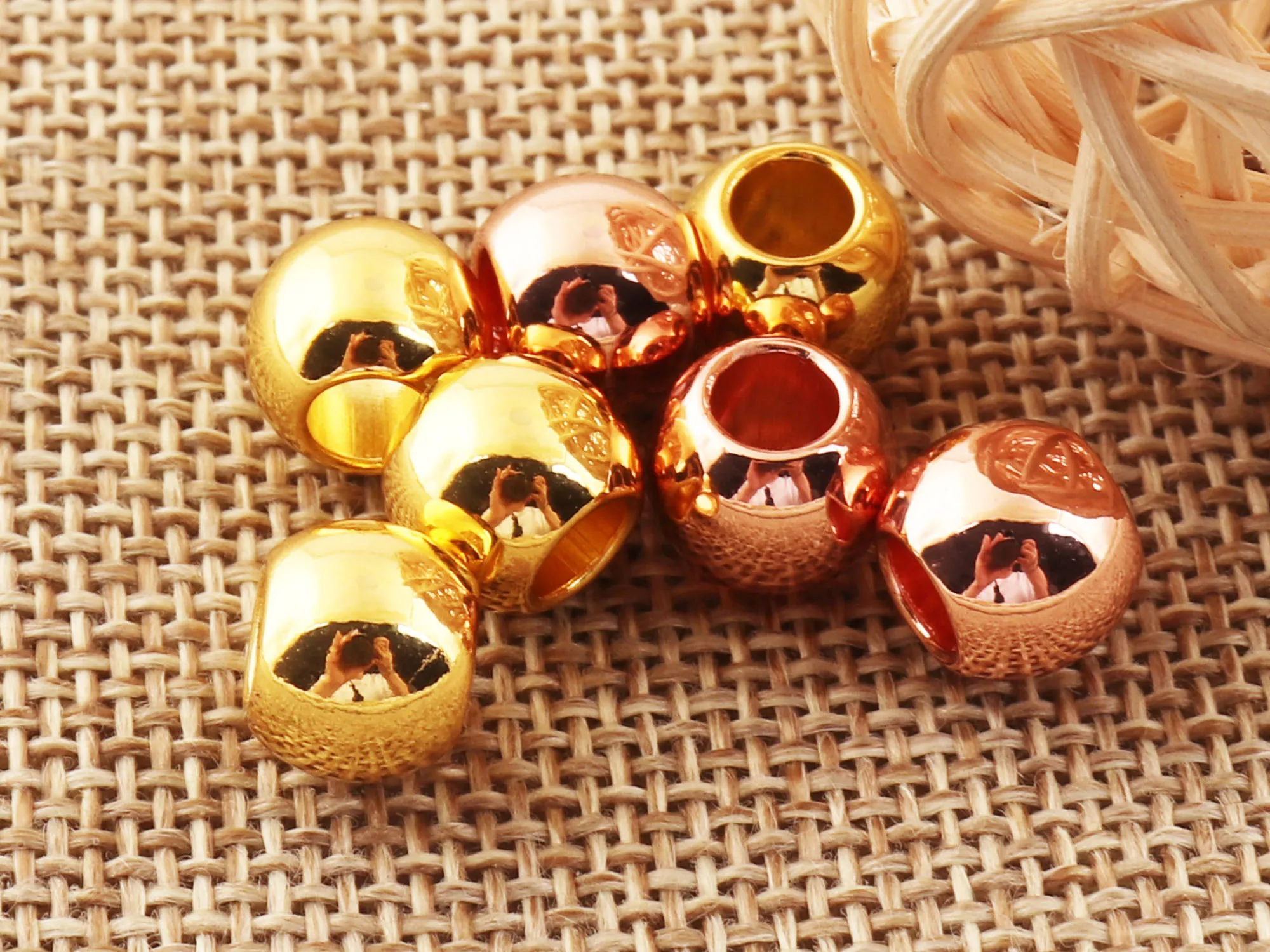 40 Pcs Gold/Rose Gold Round Metal Beads,DIY Beads charm 4 mm Craft Jewellery Rope End for Clothing Rope