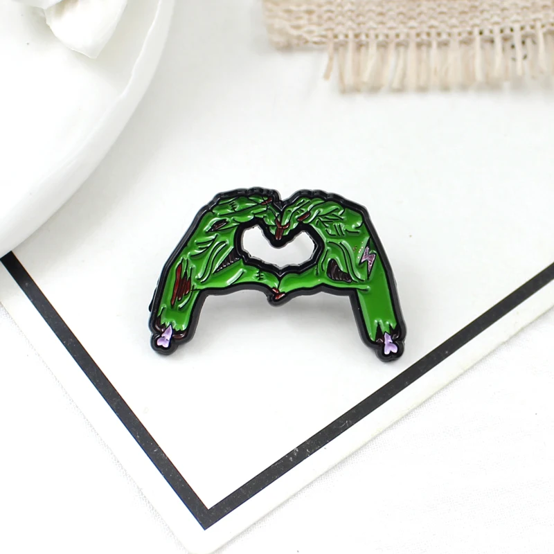 Green devil hand skeleton heart shaped brooch gothic hand quirky bone enamel leather brooch badge couple Halloween jewelry gift