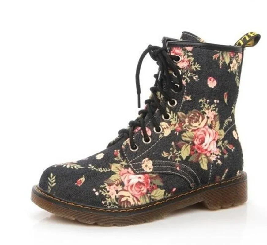 2021 Martin Boots Woman Shoes Western Cowboy Style Europe and America Handsome Retro Small Floral Flat with Boots High Help