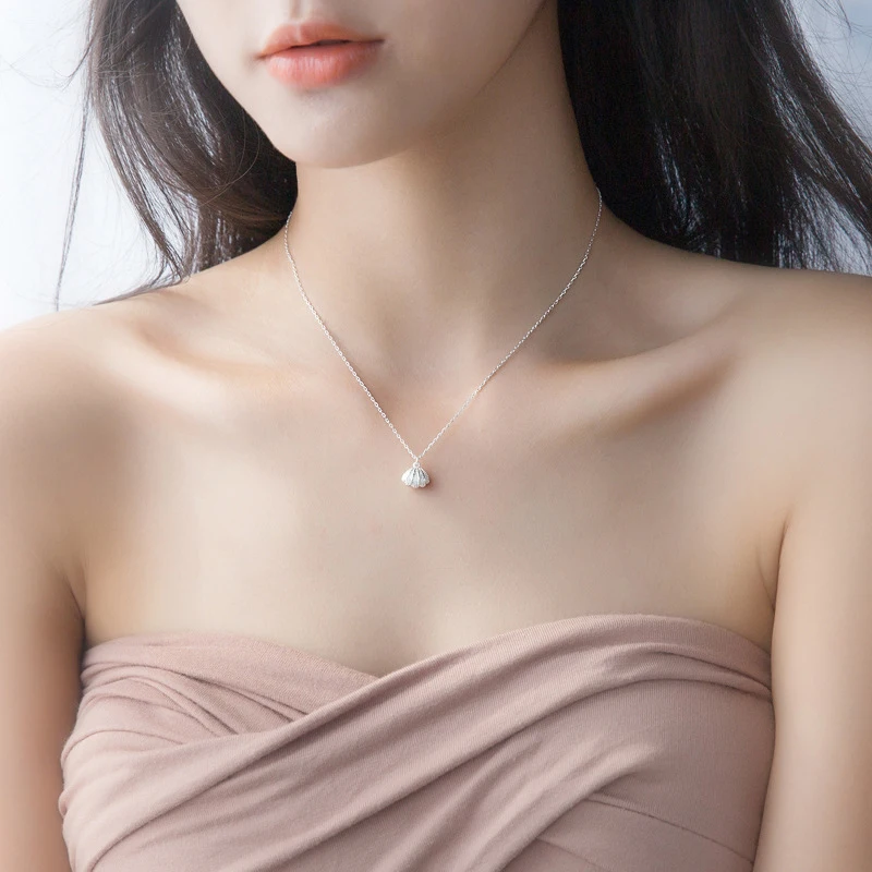 Modian nuovi pendenti della collana di modo della conchiglia di perle d\'acqua dolce naturali in argento Sterling 925 massiccio per le donne gioielli
