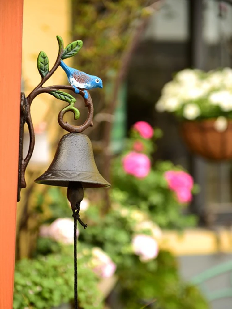 Cast Iron Wall-mounted Hand Bells Vintage Hand-made Home Garden Decoration Welcome Doorbell