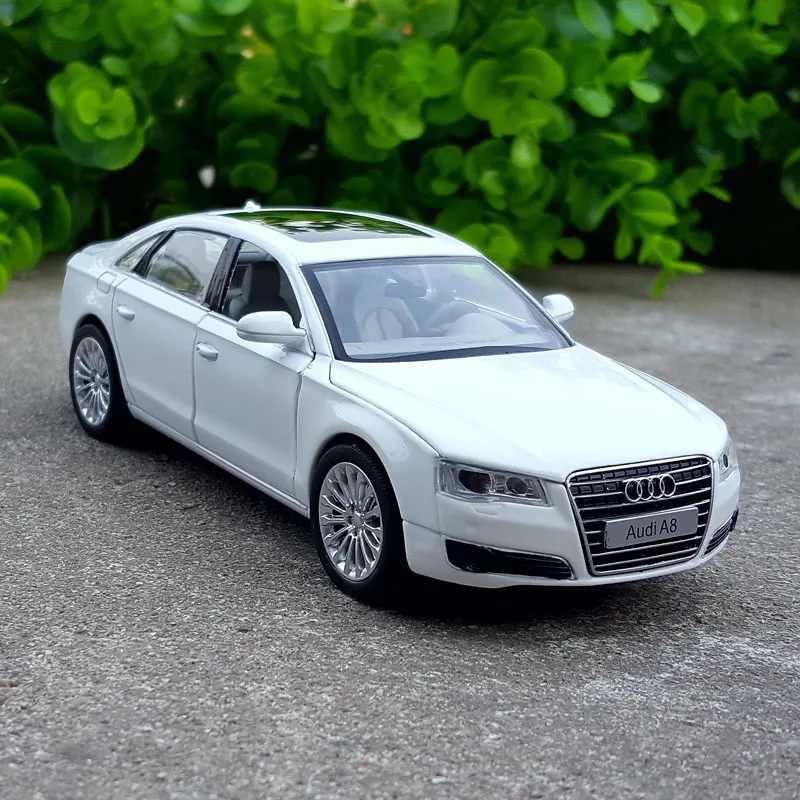 1/32 AUDI A8 Alloy Car Model Diecast & Toy Vehicle Metal Toy Car Model High Simulation Sound Light Collection Childrens Toy Gift