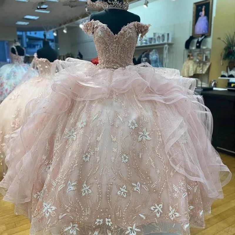 

2024 Light Pink Princess Quinceanera Dress Off Shoulder Appliques Sequins Flowers Party Sweet 16 Gown Vestidos De 15 Años