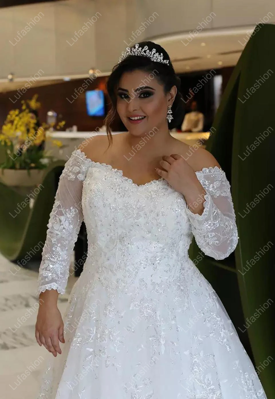 Personalizado mangas compridas rendas plus size beaed apliques fora do ombro trem varredura tulled uma linha qua vestidos de noiva vestido