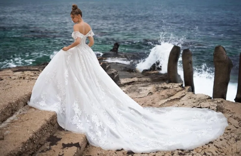 Robe de mariée à épaules dénudées, en dentelle, avec des Appliques de perles, sur mesure, avec traîne, nouvelle collection 2020