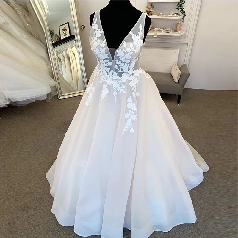 Deep V-neck Wedding Dresses Illusion Bodice Appliques Simple Full Length Bridal Dress Backless Long Robe De Mariee Custom