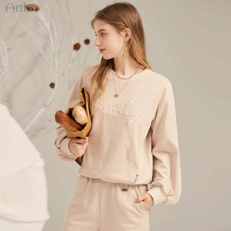 

ARTKA 2021 Autumn New Women Suits Fashion Casual Letter Embroidery Sweatshirt 2 Piece Set Elastic Waist Long Sweatpants VA20014D