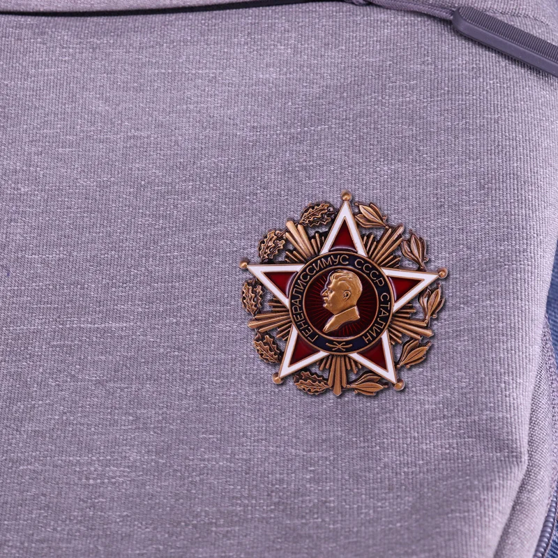 نسخة النظام الروسي لنجم الثدي ستالين