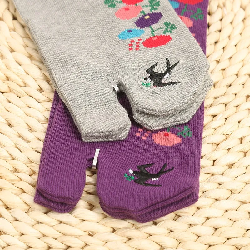 4 Pairs Of Two Finger Socks Women Cotton Socks Medium Tube Spring Autumn Split Toe Socks Embroidery Flowers