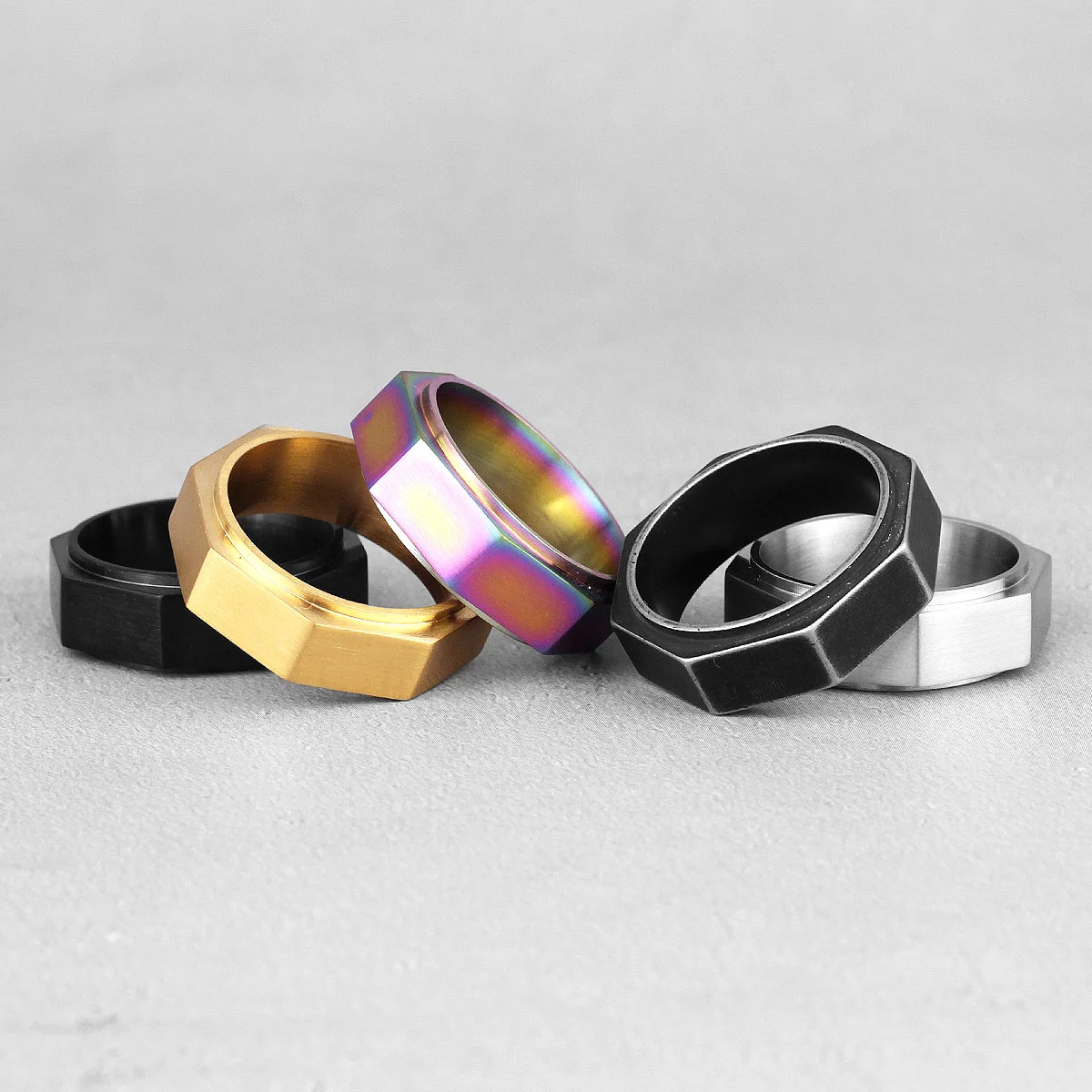 

Black Vintag Engine Screw Industrial Style Stainless Steel Mens Rings for Male Boyfriend Biker Jewelry Creativity Gift Wholesale