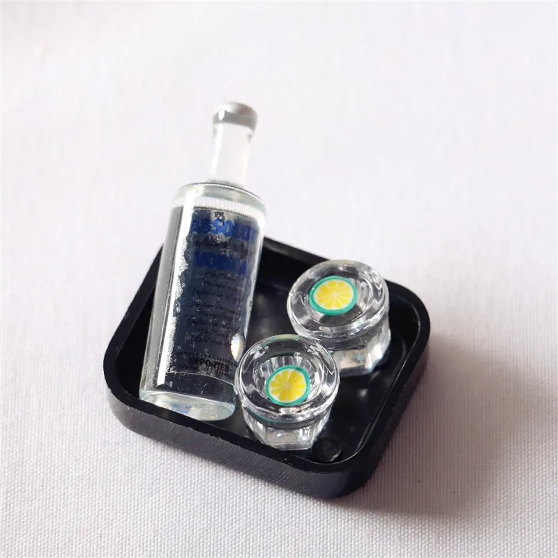 4pcs/set 1/12 Dollhouse Miniature Resin Vodka Bottle Wine Glass Tray Set Simulation Drink Model Toy for Doll House Decoration