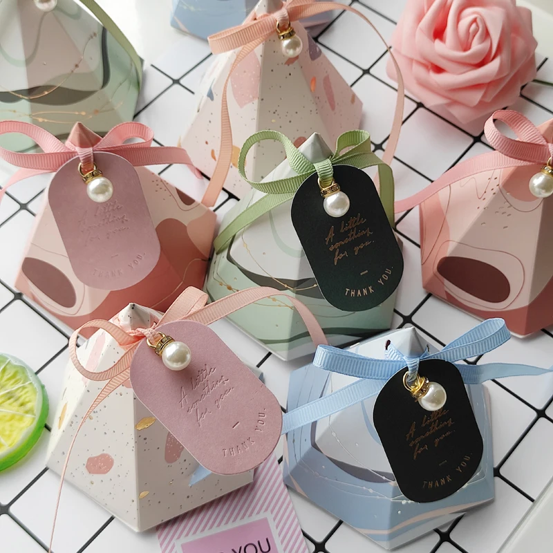 Gift Box Wedding Favors Chocolate White Paper Box Pyramid Shape Pink Boxes for Packaging Baby Shower Candy Boxes for Gifts