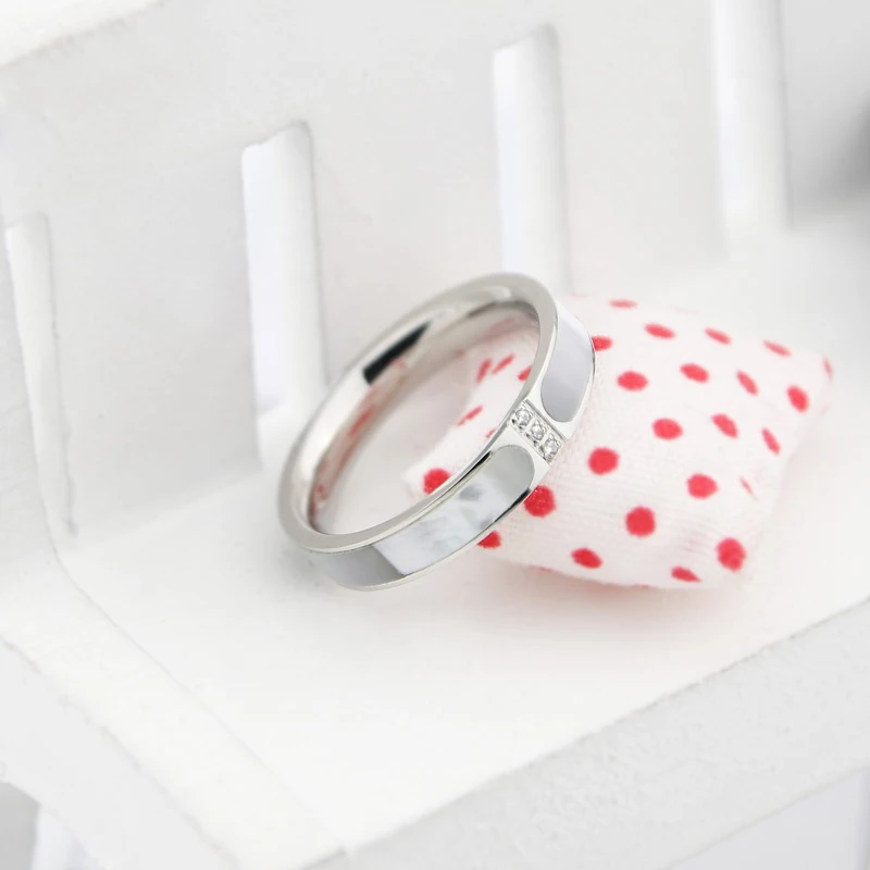 Exquisite Fashion Inlaid Zircon And Shell Ring Titanium Steel High Quality Woman Brand Jewelry Gift Love Ring Drop Shipping image 4
