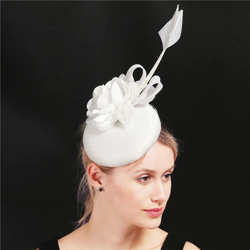 สีขาวสวย Fascinator อย่างเป็นทางการหมวกหมวก Loop ผู้หญิง Kentucky Derby Ascot Millinery เมลเบิร์นถ้วย Lady Church Headpiece ดอกไม้