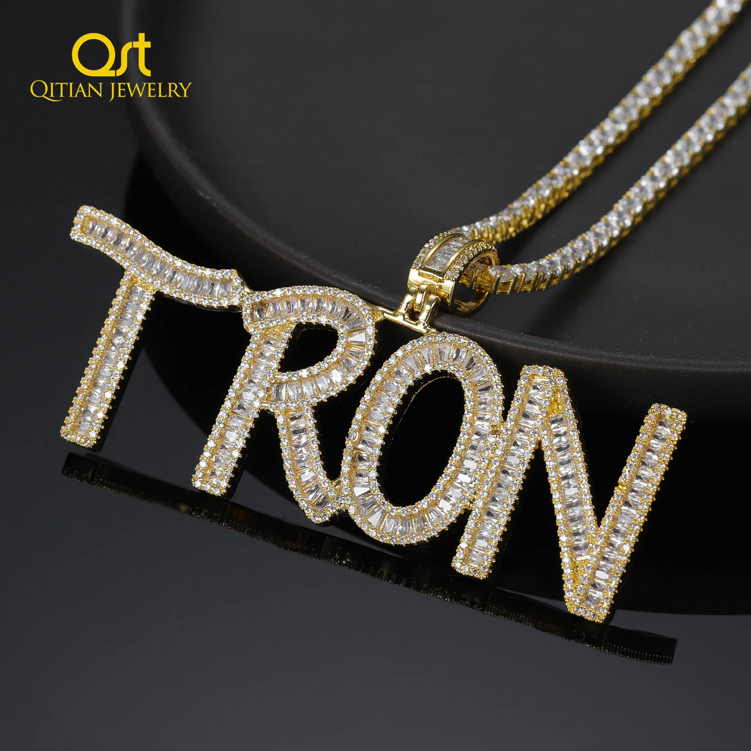 Qitian Custom Iced Cubic Zircon Baguette Letters Pendant Hip Hop Name Necklace Jewelry With Tennis Chain Zirconia Women Men Gift