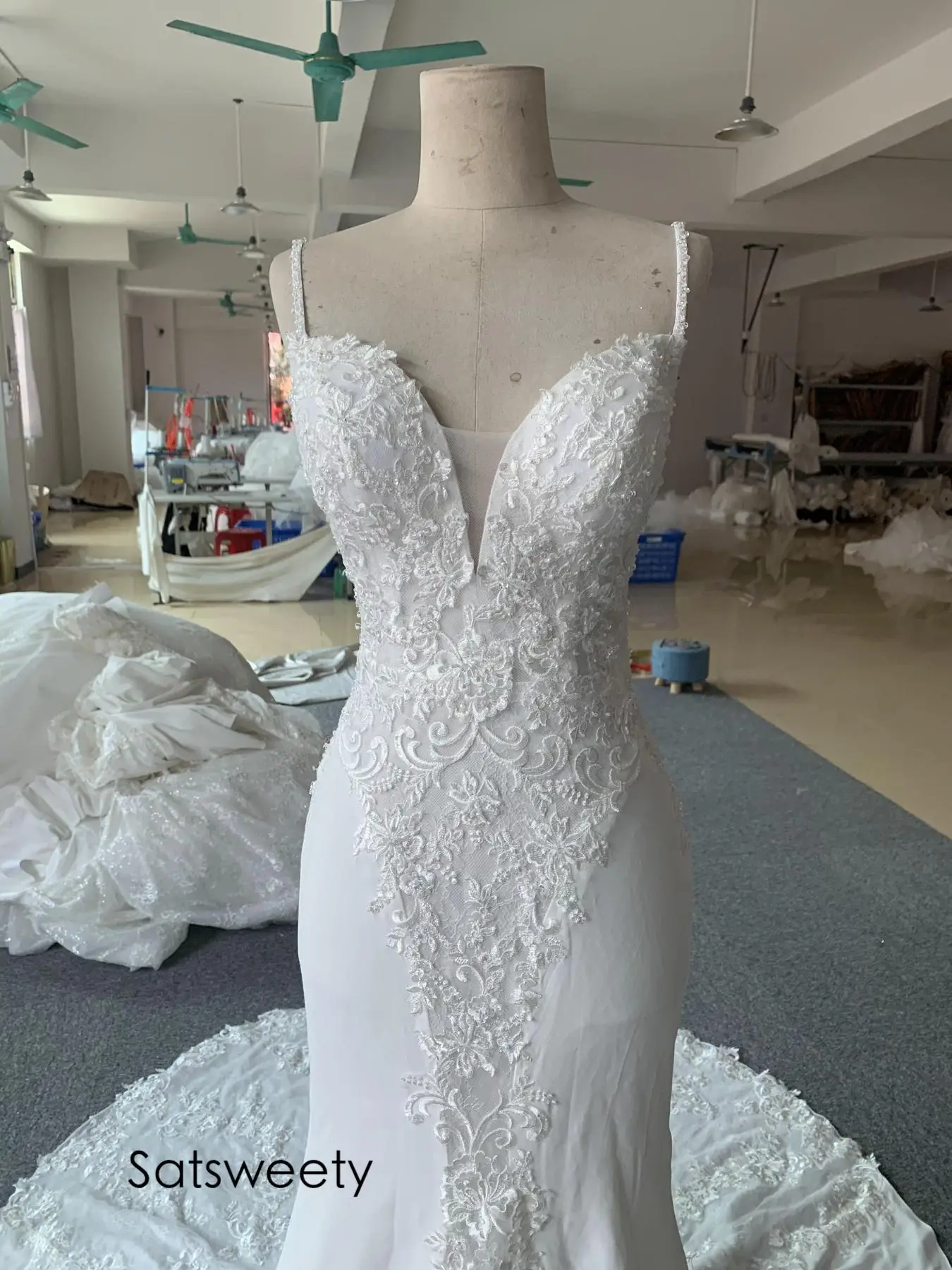 Luxe Kralen Applicaties Wedding Dress 2022 Spaghettibandjes Mermaid Bridal Jurken Aangepaste Kapel Tail Vestido De Noivas