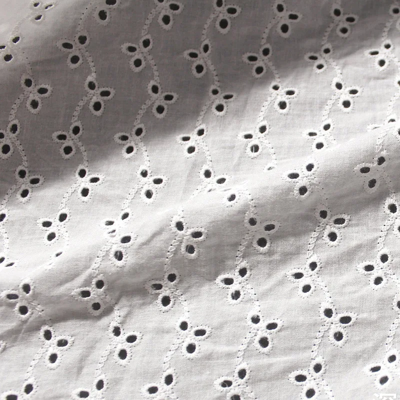 Tissu de dentelle ajourée à motifs blancs, tissu de coton brodé pour femmes, été