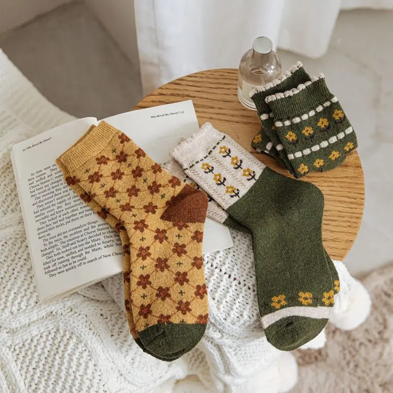 New Winter Warm Wool Women Socks Colorful Flowers Fashion Casual Dark Green Khaki Harajuku Cute Girls Cozy Cotton Socks Socken