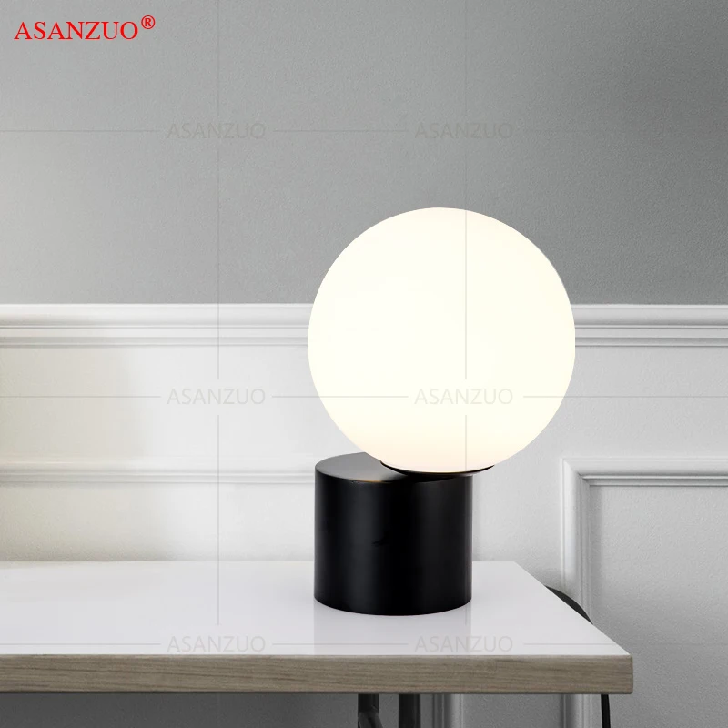 Lampada da tavolo nordica con sfera di vetro, lampada da comodino per camera da letto, lampada da scrivania a colonna semplice e moderna per soggiorno