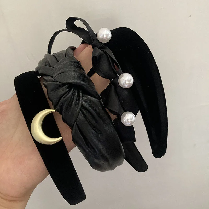 2021 Fashion Black Hair Band Pearl Moon Bow Sponge Leather Solid Color Headbands Hair Accessories For Women Girls Headwear