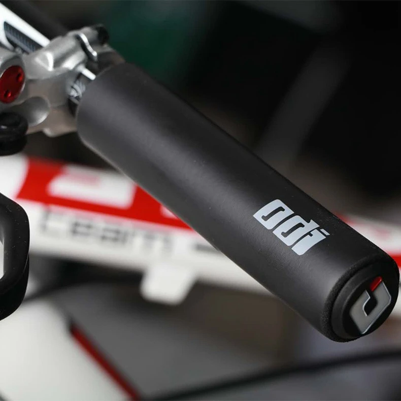 ODI MTB Lenkergriffe Mountainbike Faltrad Abdeckung Ultraleicht Anti Slip Silica Gel Schäumen Einschließlich Stecker Fahrradteile – Detail 1