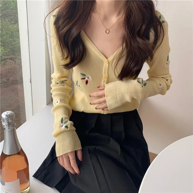 Cardigan Women Elegant Stylish Embroidery Chic V-Neck Vintage Print All-match Slim Daily Minimalist Spring Newest Female Clothes