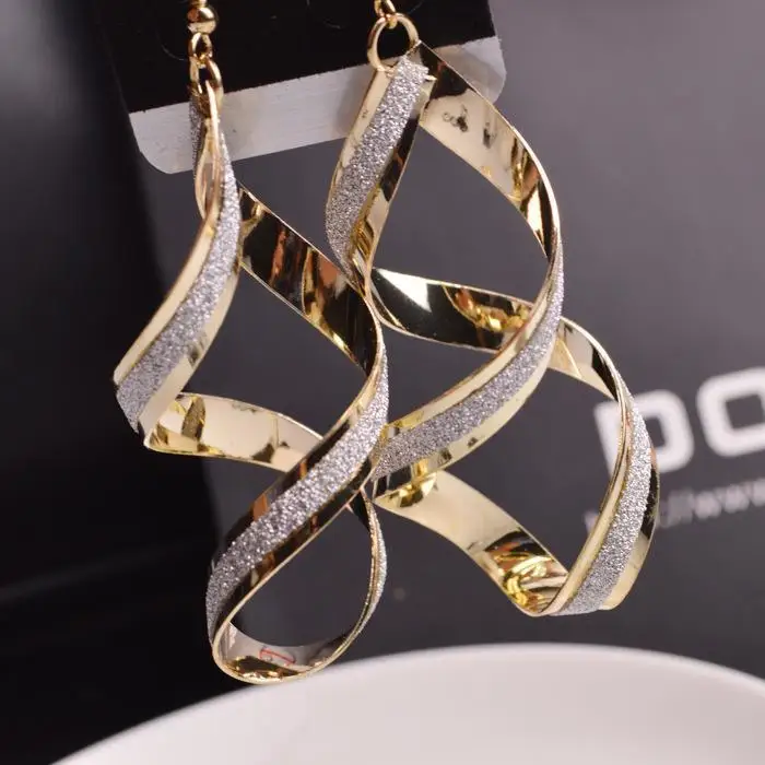 New Arrival Simple Fashion Earrings For Women Big Earrings Female Golden Color Trendy Long Twisted Dangle  Earrings