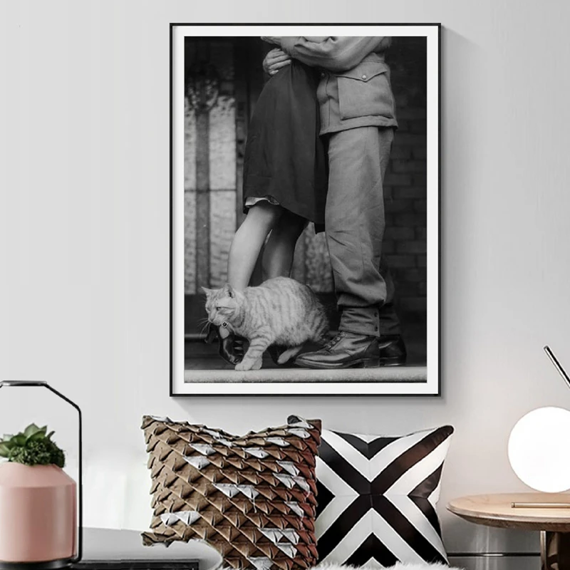 World War II Photo Vintage Poster Print Soldier Goodbye Black White Picture Couple Kissing Romantic Wall Art Canvas Painting