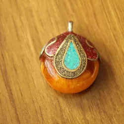 PN187 Ethnic Tibetan Jewelry Brass Resin Ambers Flower Pendant For Woman Nepal Handmade Charm