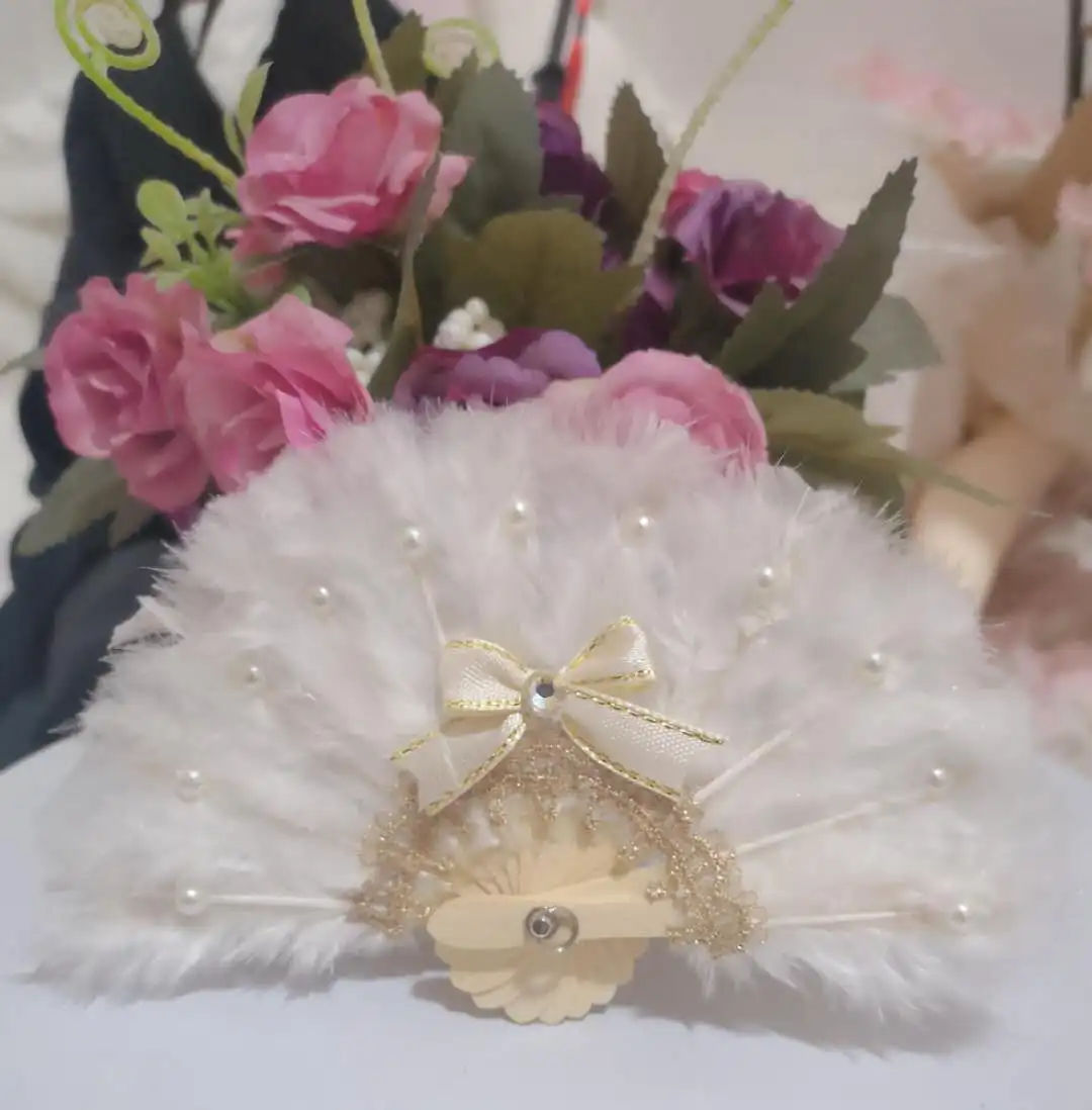 

BJD doll fan is suitable for 1/3 size European palace fan dress and white feather fan doll accessories