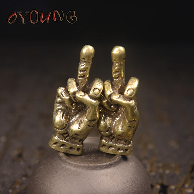 Handmade Vintage Copper Vertical Middle Finger Hand Gesture Creative Brass Office Decoration Tea Pet Ornaments Car Decor Gifts