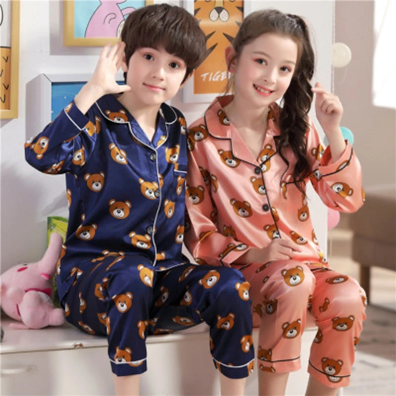 Nieuwe Revers Gedrukt Zijde Lange Mouwen Pyjama Set Meisjes Beer Cartoon Kinderen Homewear Peuter Jongen Pyjama Pjs voor Kids