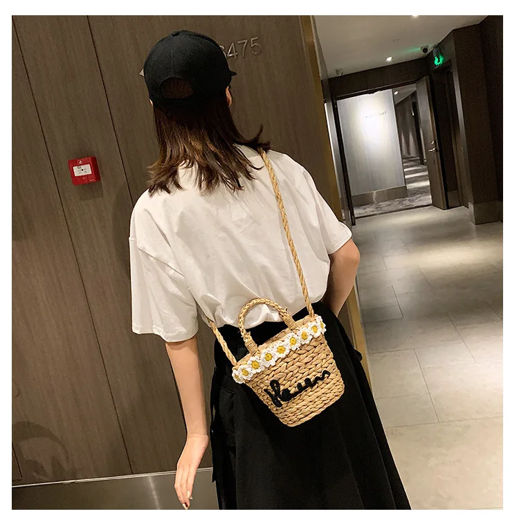 Fresh Lady Straw Woven Shoulder Bag Small Flower Pastoral Style Summer Beach Tote 2021 Straw Bag Pockets Lady\'s Messenger Bags