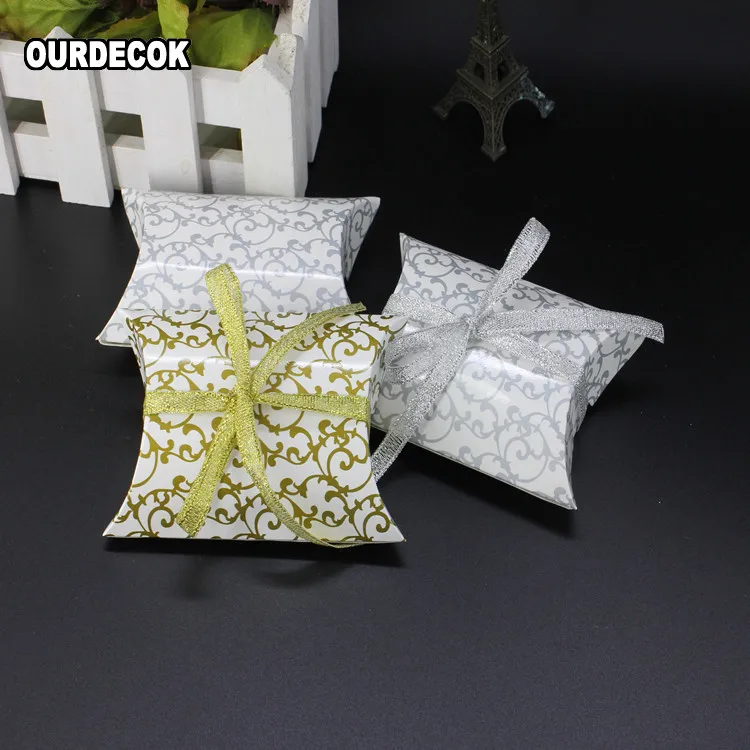 100 Pieces Print Pattern Pillow Shape Paper Favor Gift Box Party Wedding Favor Holder Chocolate Candy Bags With Ribbon Christmas