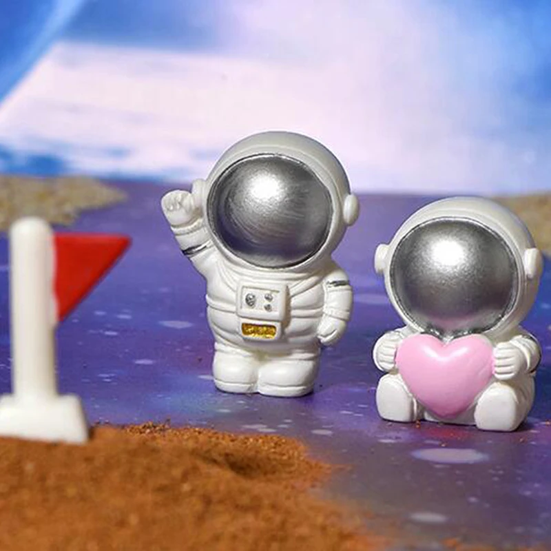 Cute Resin Decoration Space Astronaut Home Decor Small Ornaments Cake Baking Figurine Car Desk Decor Mini Garden Statue Toy Gift