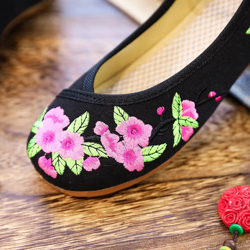 Veowalk Flower Bird Embroidered Women Cotton Cloth Flat Shoes Ladies Vintage Chinese Style Soft Comfortable Ballet Flats