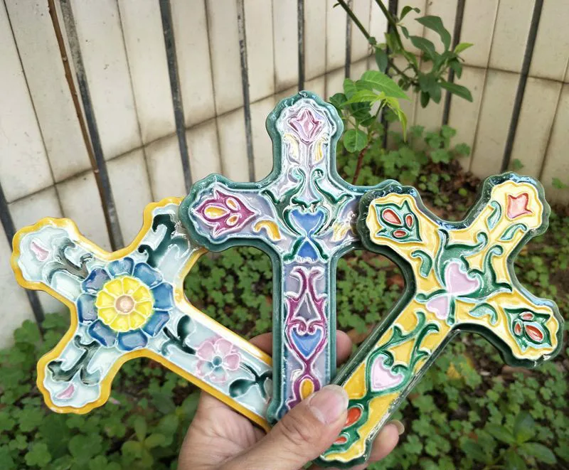 

Cross Sculpture Ceramic Crafts Painted Delicate Ornaments Sand Table Decoration Holiday Gifts Home Decoration