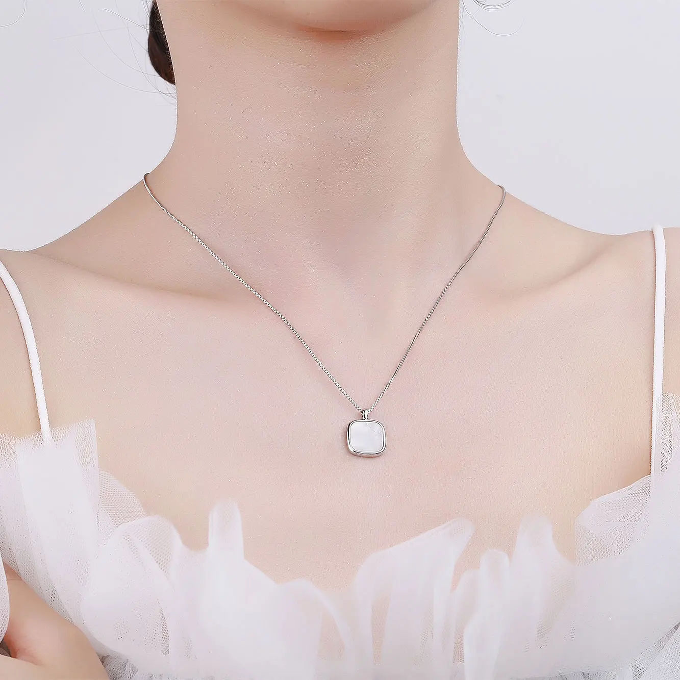 LIVVY New Style Design Hot Selling Trend Simple Square Shell Pendant Necklace For Women & Girls Party Jewelry Gift